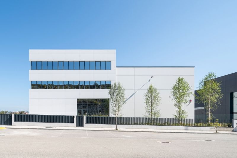 INCOGA complète la construction d’un entrepôt industriel, avec des entrepôts logistiques et des bureaux, développés grâce à un service de Design-Build